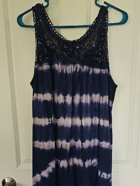 Crochet Yoke Tie-Dye Tank Top in Navy